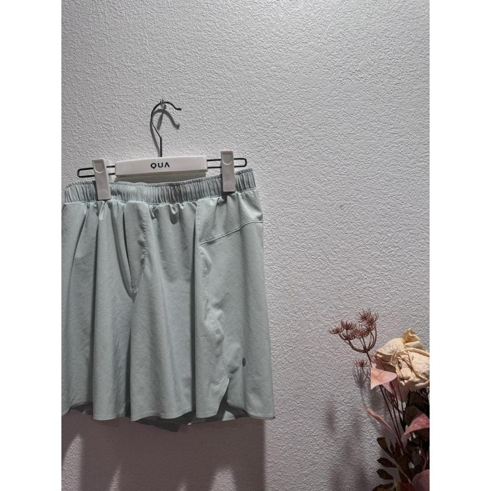 EUC Lululemon Men short‎ 6inch  mint Green medium